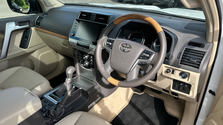 Toyota Land Cruiser 2.8 D-4D 204 Invincible 5dr Auto 7 Seats Diesel Station Wagon